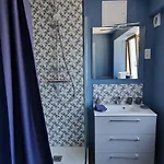 Moderne Et Calme Avec Local Separe Pour Skis Et Velos Holiday home
