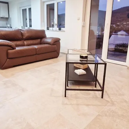 Moderne Et Calme Avec Local Separe Pour Skis Et Velos