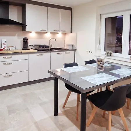 Moderne Et Calme Avec Local Separe Pour Skis Et Velos 펜션 *