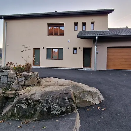 Moderne Et Calme Avec Local Separe Pour Skis Et Velos *