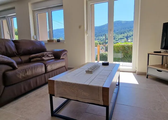 Moderne Et Calme Avec Local Separe Pour Skis Et Velos 펜션 *