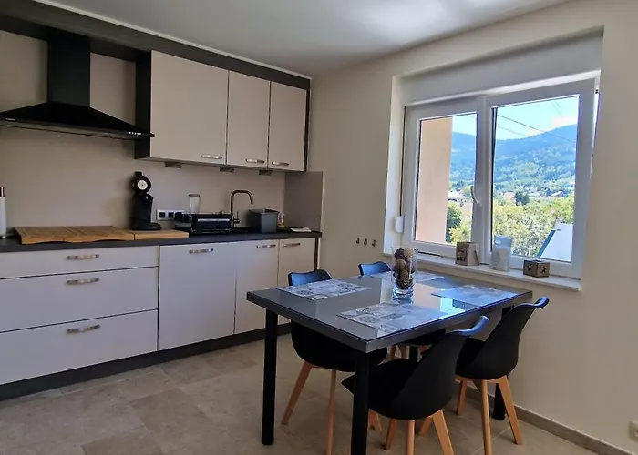 Moderne Et Calme Avec Local Separe Pour Skis Et Velos *