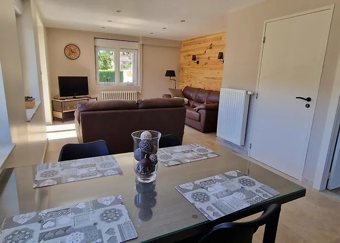 Moderne Et Calme Avec Local Separe Pour Skis Et Velos *