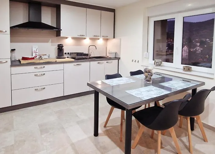 Moderne Et Calme Avec Local Separe Pour Skis Et Velos 펜션 *