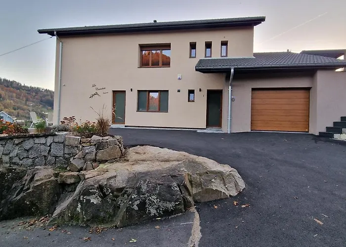 Moderne Et Calme Avec Local Separe Pour Skis Et Velos *