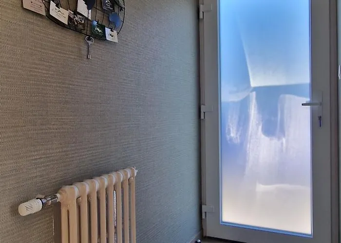 Moderne Et Calme Avec Local Separe Pour Skis Et Velos 펜션 *